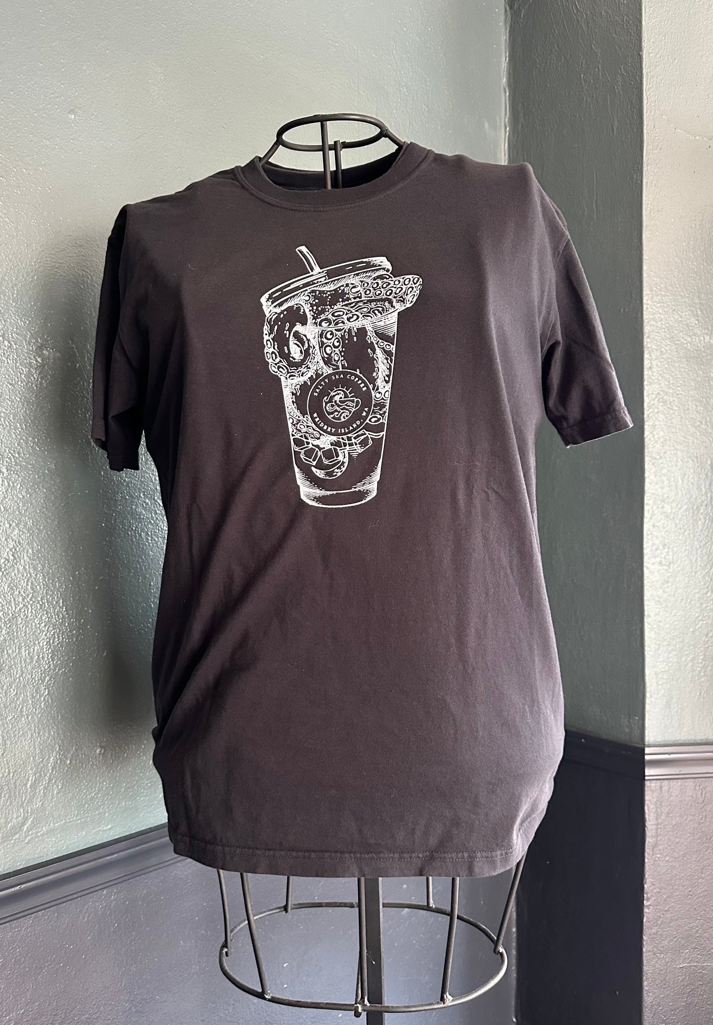 Octopus in Ice Coffee Cup - Tshirt